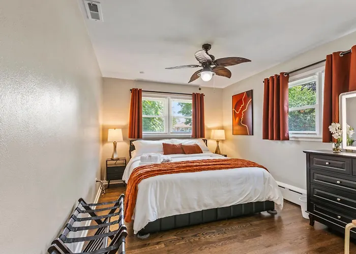 Ferienhaus Duplex 2 - Naval Base, Six Flags, Greg Petry Sportspark - Sleep 11