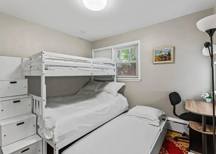 Ferienhaus Duplex 2 - Naval Base, Six Flags, Greg Petry Sportspark - Sleep 11