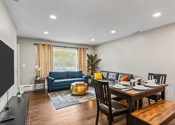 Duplex 2 - Naval Base, Six Flags, Greg Petry Sportspark - Sleep 11