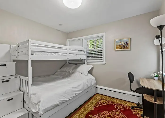 Duplex 2 - Naval Base, Six Flags, Greg Petry Sportspark - Sleep 11 Waukegan
