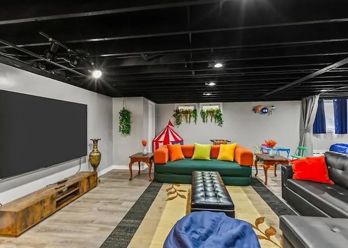 Duplex 2 - Naval Base, Six Flags, Greg Petry Sportspark - Sleep 11
