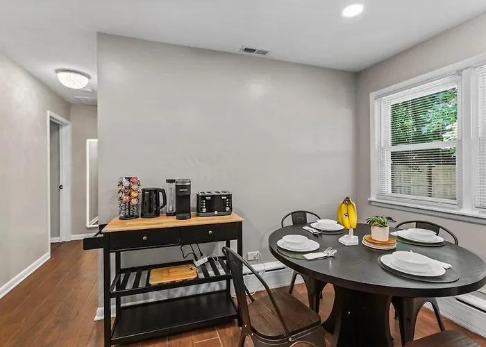 Ferienhaus Duplex 2 - Naval Base, Six Flags, Greg Petry Sportspark - Sleep 11 *