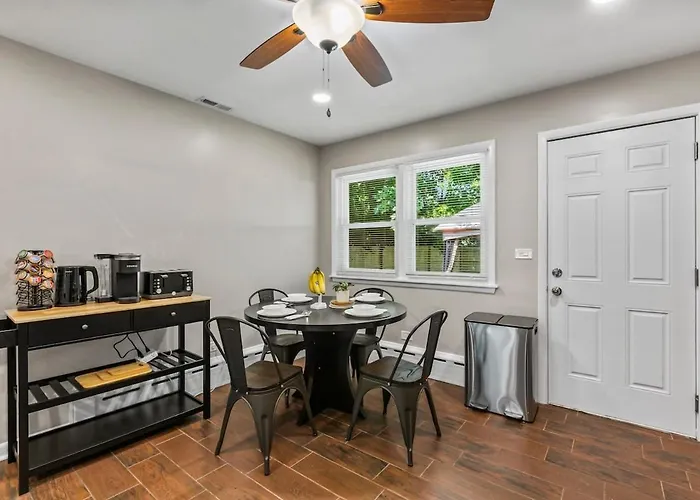 Ferienhaus Duplex 2 - Naval Base, Six Flags, Greg Petry Sportspark - Sleep 11 Waukegan