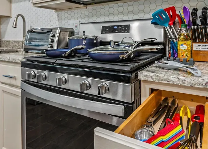 Duplex 2 - Naval Base, Six Flags, Greg Petry Sportspark - Sleep 11 Waukegan