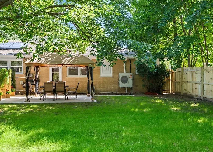 Duplex 2 - Naval Base, Six Flags, Greg Petry Sportspark - Sleep 11 * Waukegan