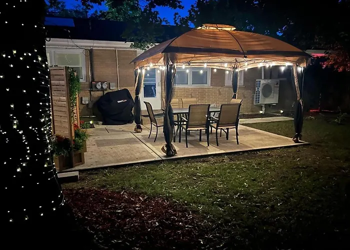 Ferienhaus Duplex 2 - Naval Base, Six Flags, Greg Petry Sportspark - Sleep 11 *