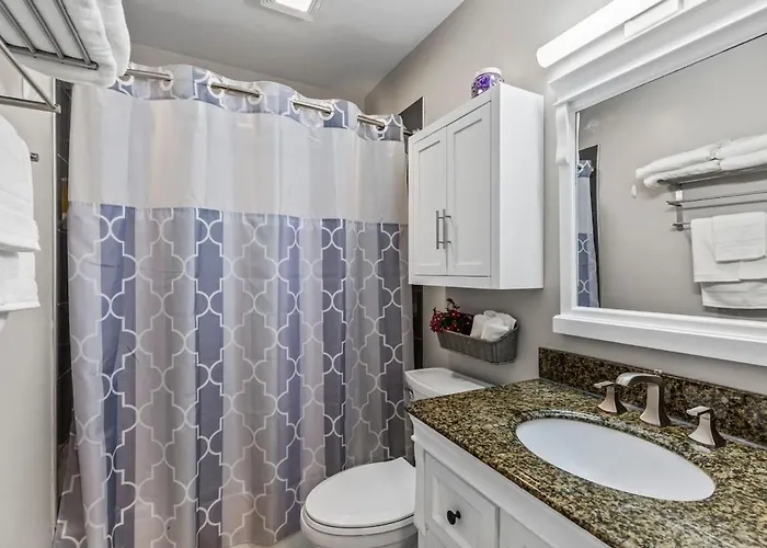 Duplex 2 - Naval Base, Six Flags, Greg Petry Sportspark - Sleep 11 Waukegan